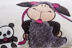 Nici 40869 Kissen Jolly Mäh Schaf Jolly Juicy Zungebleck +Panda 43x25cm Plüsch -Bester Spielzeug Geschäft 40869 ansicht 01 2048x1365