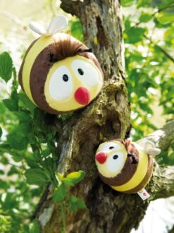 Nici 44481 Biene Classic Bear Bär Ca 17cm Plüsch Kuscheltier -Bester Spielzeug Geschäft 44480 06 444481 Milieu 1532x2048 1