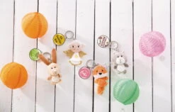 Nici 47523 Schlüsselanhänger Engel Mit Kleeblatt Plüsch 7cm Alles Gute -Bester Spielzeug Geschäft 47540 03 47528 47532 47530 Milieu vorl 2048x1306 1