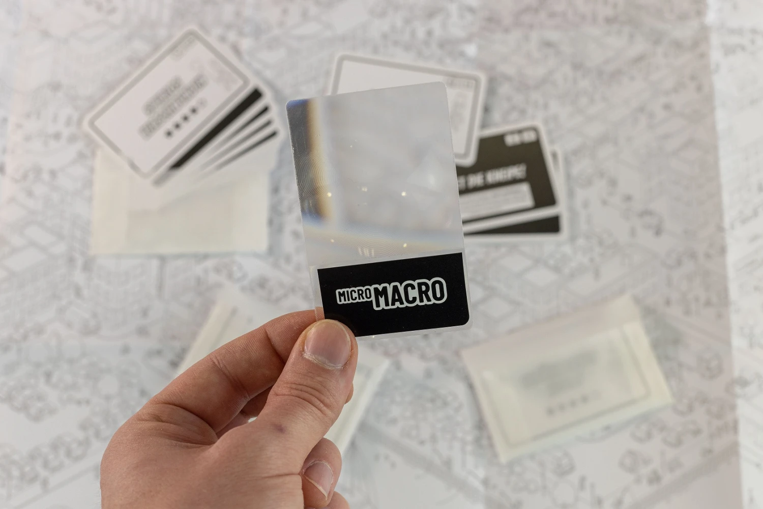 Pegasus MicroMacro: Crime City (Edition Spielwiese) - Spiel Es Jahres 2021 6 Pegasus MicroMacro: Crime City (Edition Spielwiese) - Spiel Es Jahres 2021 – Bild 4