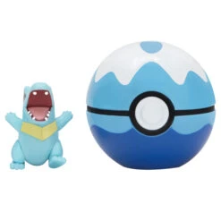Jazwares PKW2651 Pokemon Figur + Tauchball Clip'n'Go - Karnimani 5 Jazwares PKW2651 Pokemon Figur + Tauchball Clip'n'Go - Karnimani -Bester Spielzeug Geschäft Pokemon Clip N Go Totodile Dive Ball PKW2651 0P 02 1